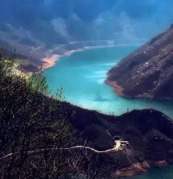 《爱的修学旅行》海边开启婚姻坦白 吴千语施伯雄互谈出轨定义