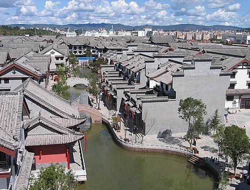 逃离整洁的庭院
